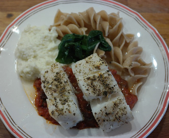 Ovnstekt torskeloin med tomatsaus, blomkålkrem og pasta