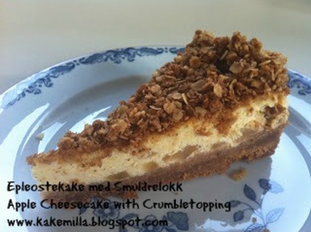 Epleostekake med Smuldrelokk / Apple Cheesecake with Crumbletopping