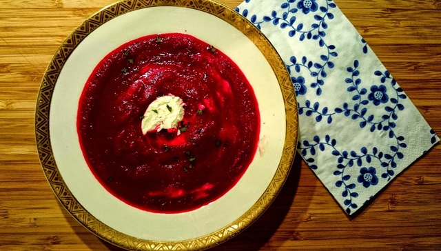 Kremet rødbetsuppe med chèvre