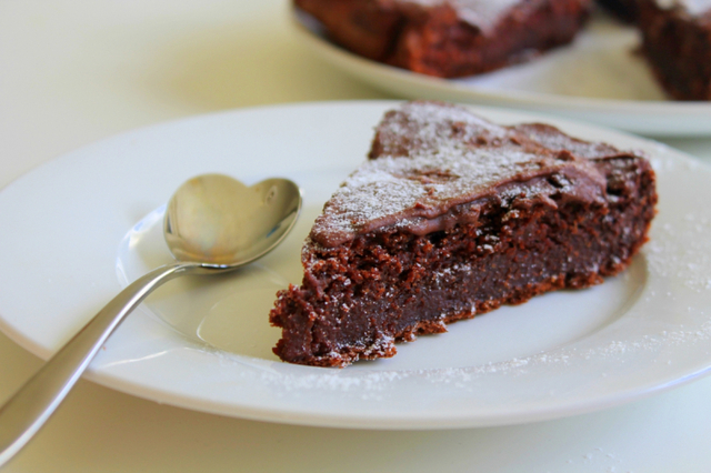 Supersaftig sjokoladekake - sukkerfri og rik på fiber!