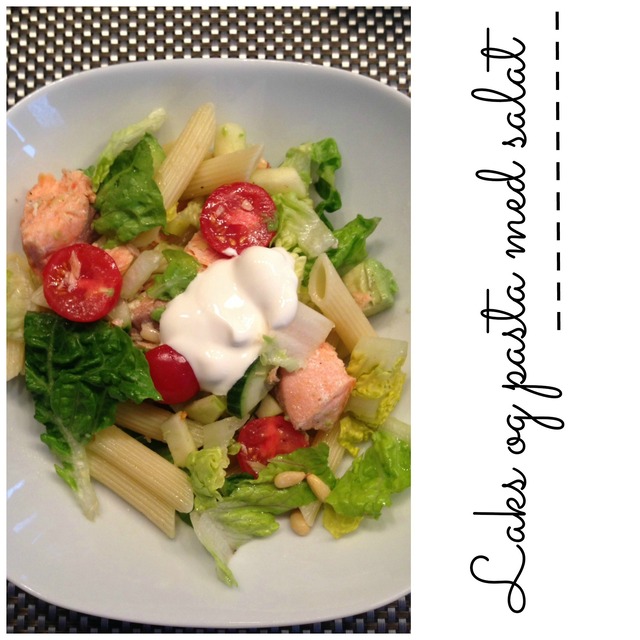 laks og pasta med salat