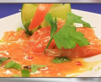 Carpaccio av laks med lime & chilidressing