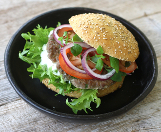 Hamburger med glutenfritt hamburgerbrød