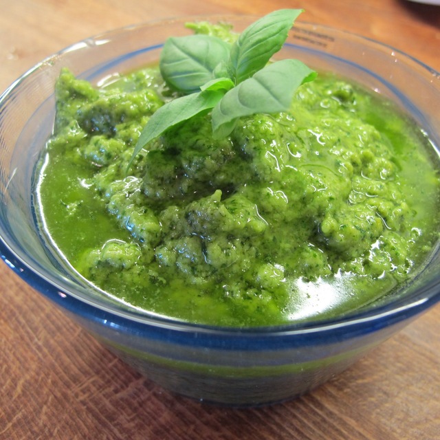 Hjemmelaget pesto...