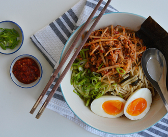 Miso ramen med spicy sambal svinekjøtt