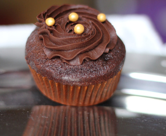 Devil`s food S`mores Cupcakes!! Eller... Djevelsk gode sjokoladecupcakes med Marshmallows!