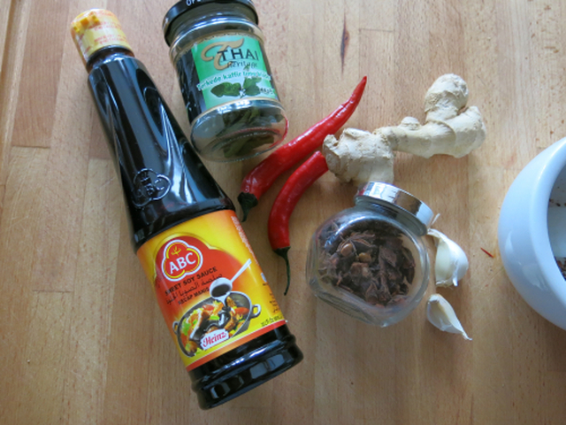 Middagstips: Thai/indonesisk kyllingsalat med hjemmelaget (spicy) soyamarinade!