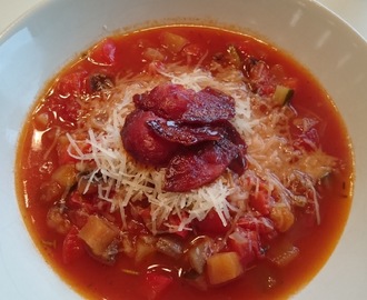 SPANSK GRØNNSAKSUPPE MED CHORIZOPØLSE