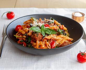 Lettvint pasta med chorizo og spanske kjøttboller