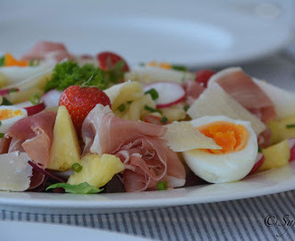 Pastasalat med spekeskinke og ananas