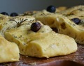 Olivenfocaccia - brett og hev!