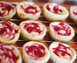 Ostekake med bringebærsnurr