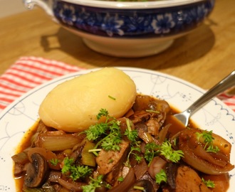 Vegetargryte bourguignon – laget med Oumph