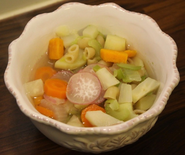 Grønnsaksuppe med makaroni