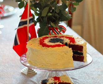 En fantastisk 17 Mai ønsker jeg dere med flagg kake <3