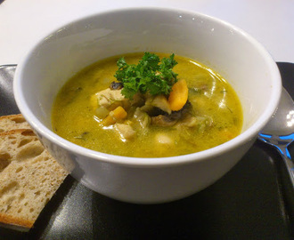 KYLLINGSUPPE MED SØTPOTET OG KOKOSMELK