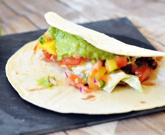 Soft Taco med hjemmelaget salsa, guacamole og coleslaw