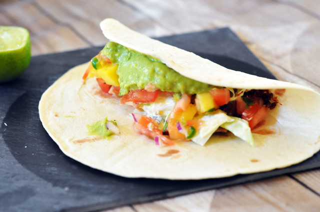 Soft Taco med hjemmelaget salsa, guacamole og coleslaw