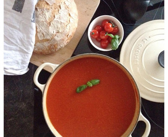 hjemmelaget tomat- og gulrotsuppesuppe med appelsin og chili