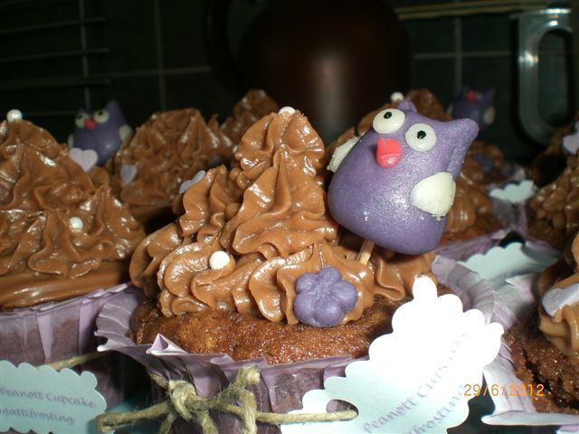 Sjokolademuffins med peanøtter og ugler