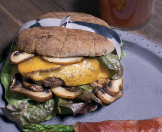 Hjemmelaget Cheeseburger med grillet sopp