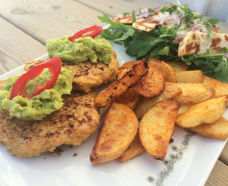 Falafelburger med ovnsstekte poteter og Halloumisalat