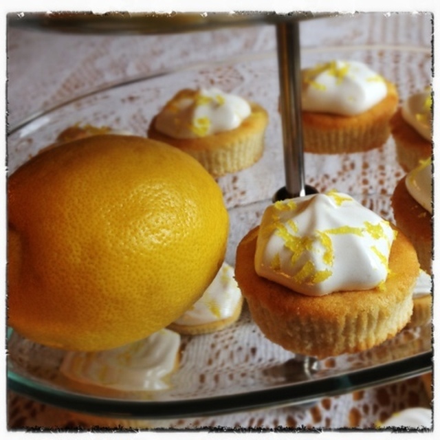 Sitronmuffins med lemon curd og vaniljeglasur