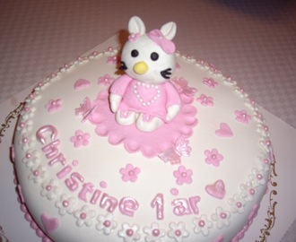 Hello Kitty kake til Christine;-)