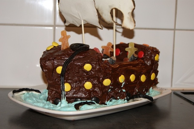 Mammas hjemmelagde sjokoladekake forkledd som sjørøverskip