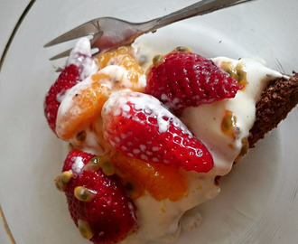 Påskepavlova, rundstykker med havre og cottage cheese og tranebærscones