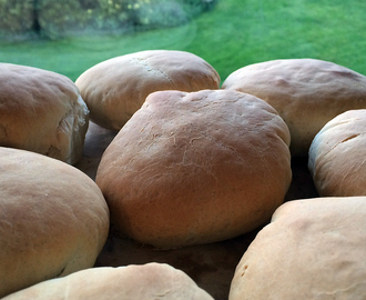 Hamburgerbrød med italiensk pizzadeig