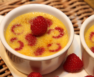 Crème brûlée med bringebær