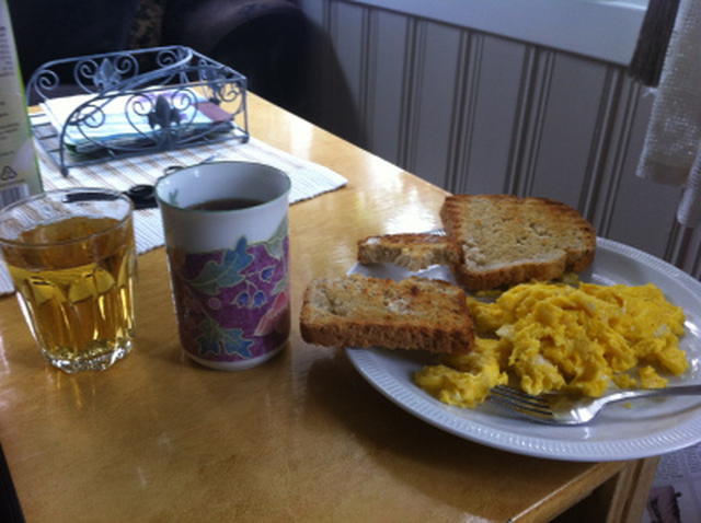 eggerøre og toast