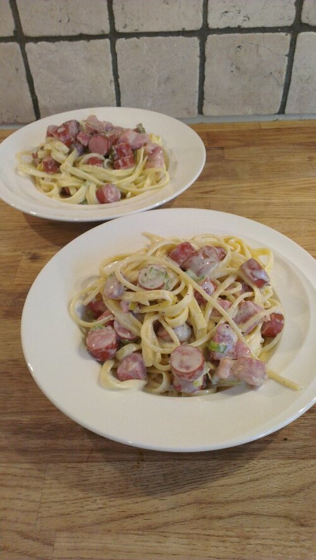 Tagliatelle med pølse og svin