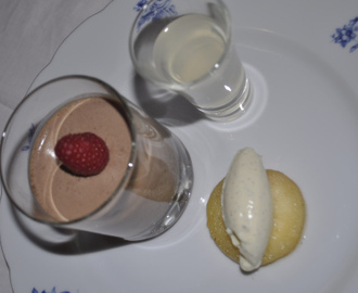 Sjokolade panacotta med epletrio