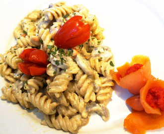 Fusilli med røkelaks og fløtesaus