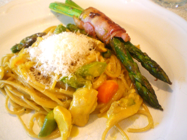 Dagens middagtips: Spagetti med zafran, kylling og asparges.