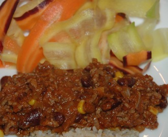 Chili con carne med yoghurtkrem og crispy gulrøtter