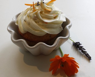 Cupcakes med ringblomst og lavendel