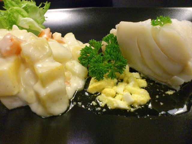 Lettsaltet torsk med eggesmør og potet-/grønnsakstuing