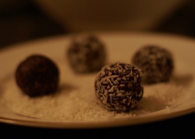 18. desember: Sjokoladetrøfler med kokos