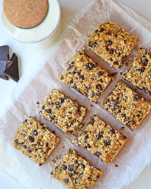 Sunne havrebarer med peanøttsmør og mørk sjokolade