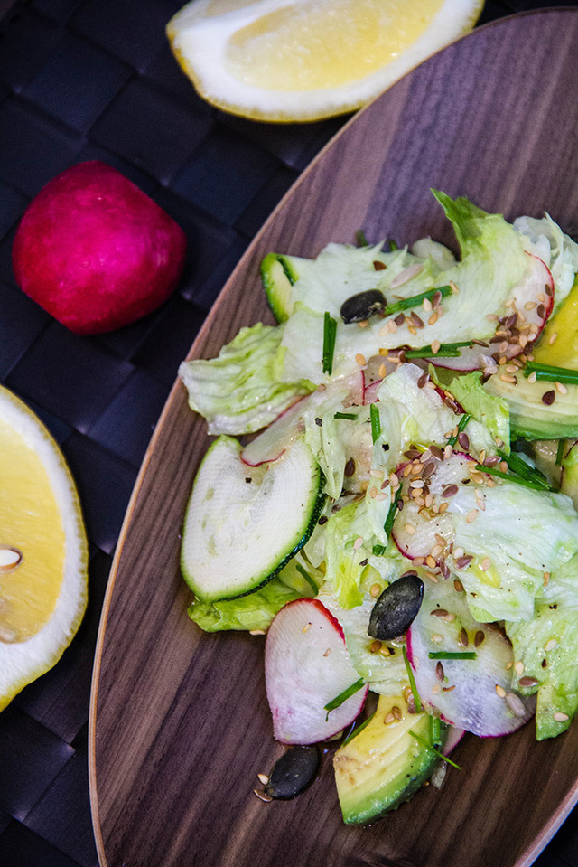 Salat med reddik og avokado