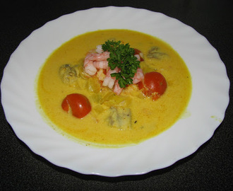 Fisk- och skaldjurssoppa med smak av curry