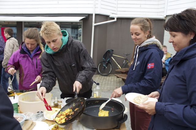 10 klassinger serverte frokost til over 200 gjester i Skudeneshavn