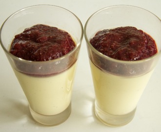 Panna Cotta med Pasjonsfrukt og Markjordbær