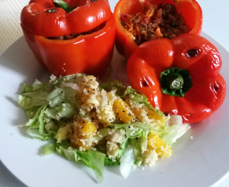 Fylt paprika med couscous og appelsinsalat med limedressing