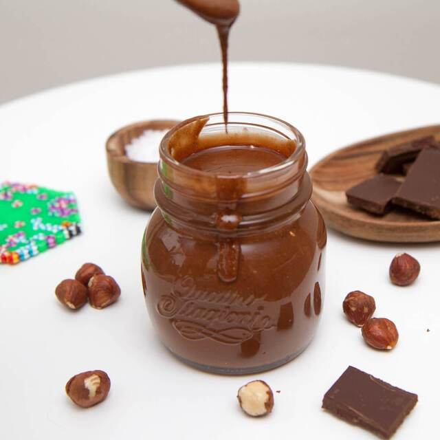 Nøttepålegg med sjokolade / Nutella