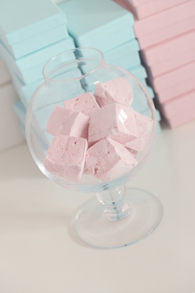 Super soft and delicious raspberry marshmallows
