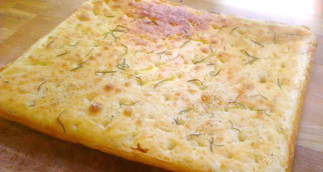 Glutenfri foccacia i langpanne